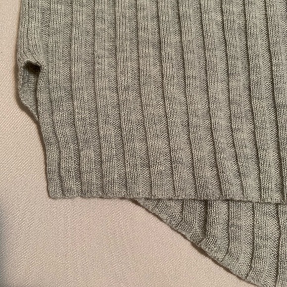 Aritzia knit long sleeve - Picture 5 of 6